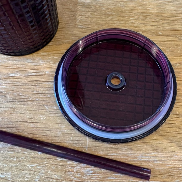 ⭐️ Starbucks 2020 Berry Plum Grid Disco Holiday 24oz Venti Tumbler - Picture 6 of 7